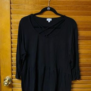 Black 3 quarter sleeve shirt